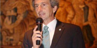 Natale 2016, gli auguri del sindaco Perrone