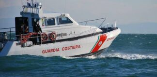 Muore precipitando da uno scoglio