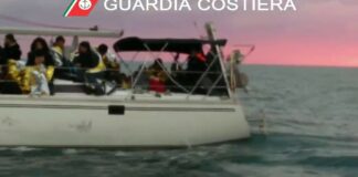 Porto Badisco, soccorsi 55 migranti iracheni