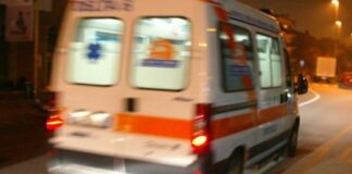Moto in fiamme dopo scontro con un’auto: morto centauro 29enne