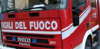 Auto e moto in fiamme all’alba: indagano i carabinieri