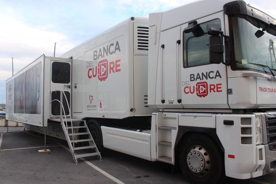 TRUCK TOUR