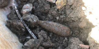 Bomba inesplosa trovata tra gli scogli