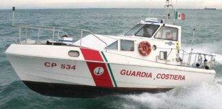 Sub disperso e ritrovato dopo ore a un miglio dalla costa: sta bene