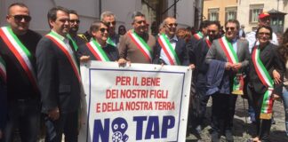 No Tap, Emiliano guida a Roma la protesta dei sindaci salentini
