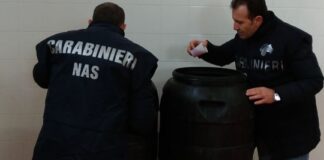 Adulterava il vino con zucchero e sostanze chimiche: arrestato imprenditore