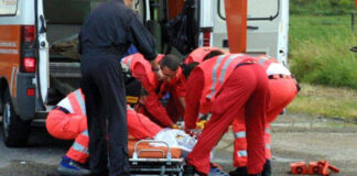 Scontro tra bus di studenti e auto: un ferito in codice rosso