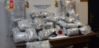 Intercettata scafo con mezza tonnellata di marijuana: 4 arresti