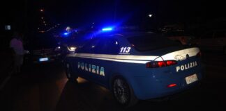 Colpi di pistola contro auto della zia di un pregiudicato: indaga la polizia