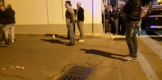 Spara ai vicini di casa: tre morti e una donna ferita