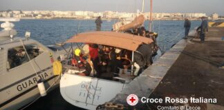 Nuovo sbarco nella notte: scafo con 62 migranti a bordo