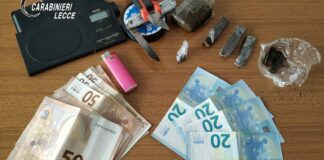 Sorpreso a confezionare dosi di hashish: arrestato 45enne