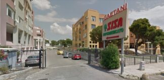 Migrante sventa una rapina al supermercato: il titolare lo assume