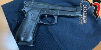 Scoperto a bordo di un’auto rubato con una pistola: arrestato 34enne
