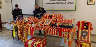 Sequestrati centinaia di prodotti contraffatti con il marchio “U.S. Lecce”