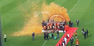 Il Lecce riscrive la storiA: 2-1 allo Spezia e scatta la festa promozione