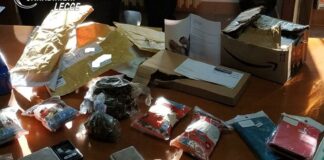 In casa con droga e posta mai consegnata: arrestati dipendente delle Poste e figlio