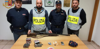 Nasconde droga ed un fucile in un casolare: arrestato 25enne