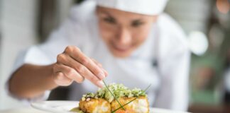 Si fingeva grande chef e molestava studentesse: arrestato 23enne salentino