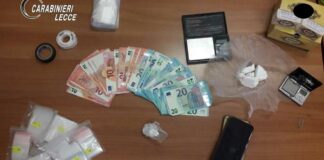 In casa con cocaina e denaro: coppia in manette