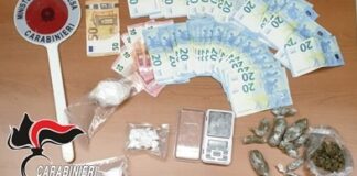 Sorpresi con ingenti quantitativi di droga: arrestati 2 pusher 19enni