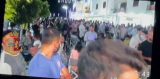 Centinaia di giovani assembrati tra i tavolini: chiuso locale a Nardò