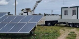 Braccio meccanico urta cavo dell’alta tensione: operaio muore folgorato