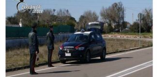 Pregiudicato colpito con tre colpi di pistola, è grave
