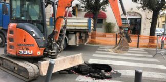 Lavori Enel, cedimento del manto stradale in via Leuca: in corso il ripristino