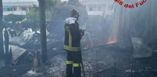 Distrutto un lounge bar a Torre Pali, ipotesi di incendio doloso