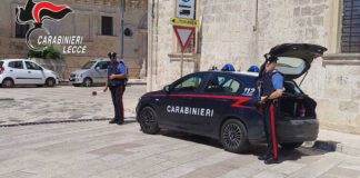 Rapinano un giovane in pieno centro, preso un minorenne della banda