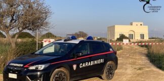 Costruzione e strada abusive in zona vincolata a Salve: due denunce, cantiere sequestrato