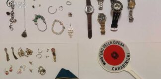 Avevano rubato orologi, monili e auricolari: due tunisini arrestati a Nardò