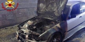 Auto in fiamme nella notte a Presicce-Acquarica