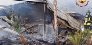 Fiamme nella notte in uno stabilimento balneare in località Lido Marini