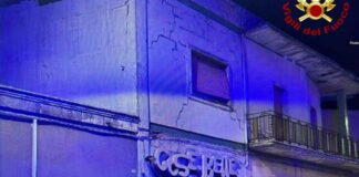 Notte di fuoco nel Leccese: tre interventi dei Vigili del Fuoco tra crolli e incendi