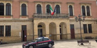 Vìola il divieto di avvicinamento al sindaco di Lequile, arrestato un 52enne