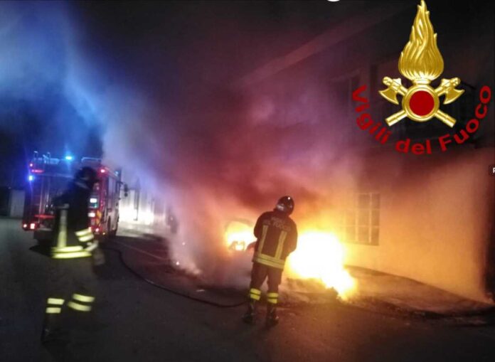 auto fiamme