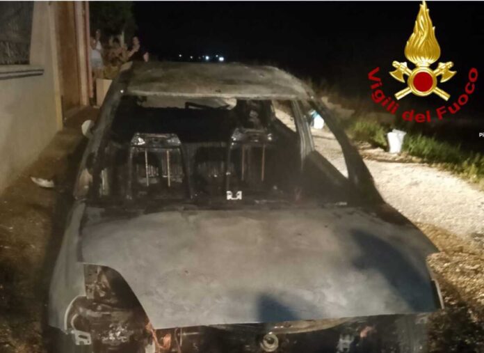 auto fiamme taurisano