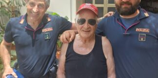 Anziano in bici si disorienta e finisce sulla Sp371, soccorso dalla Polizia di Stato