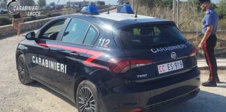 Tenta di rubare un’auto a Porto Cesareo e fugge con un complice, 23enne arrestato dai Carabinieri