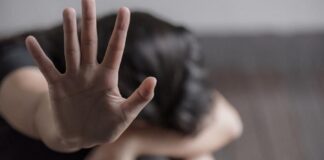 Calci e pugni alla compagna, 32enne finisce ai domiciliari a Torre Rinalda