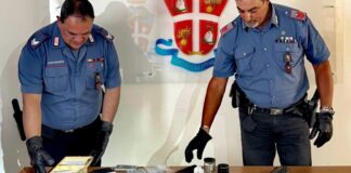 Copertino: perquisizione antidroga, i Carabinieri scoprono armi e munizioni