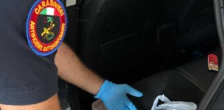 Arnesano: in un garage rinvenuti oltre 2 chili di droga, 2 auto rubate e un esplosivo di 1 chilo