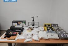 Da Altamura a Lecce con la droga nascosta in doppifondi: due arresti