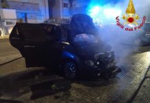 Interventi dei Vigili del fuoco a Lecce e Taviano per 2 auto in fiamme
