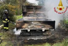 Furgone in fiamme a Supersano