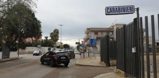 Insegue la ex in auto, poi la blocca e l’aggredisce: 50enne arrestato