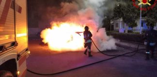 Auto in fiamme nella notte a Nardò e Caprarica