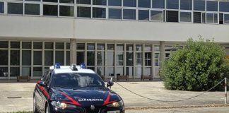 Aggredisce carabinieri vicino una scuola, 52enne arrestato per spaccio e resistenza a pubblico ufficiale